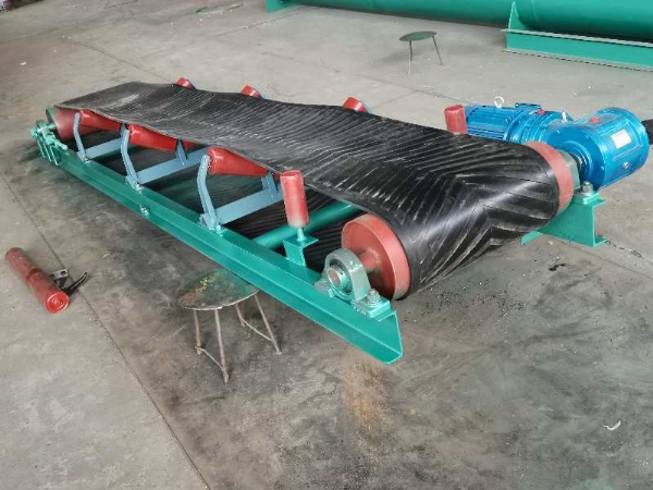 小型輸送機(jī)